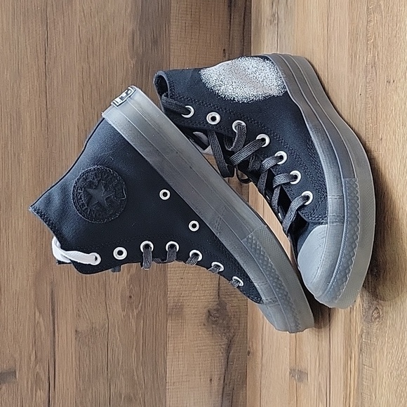 Converse high top Brand new in the box. - Picture 2 of 9